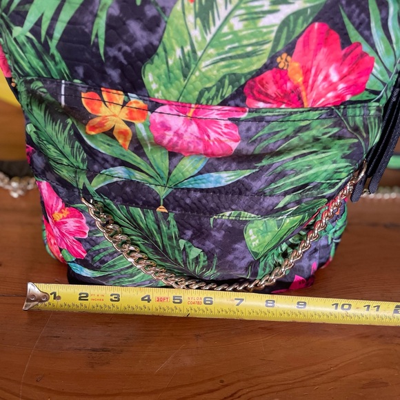 VICTORIA’S SECRET Tropical Paradise City Backpack, Sunglasses & FREE Beach Towel - Picture 15 of 17